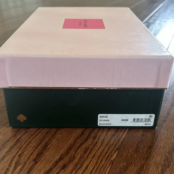 - NWT Kate spade sneaker - Picture 9 of 14